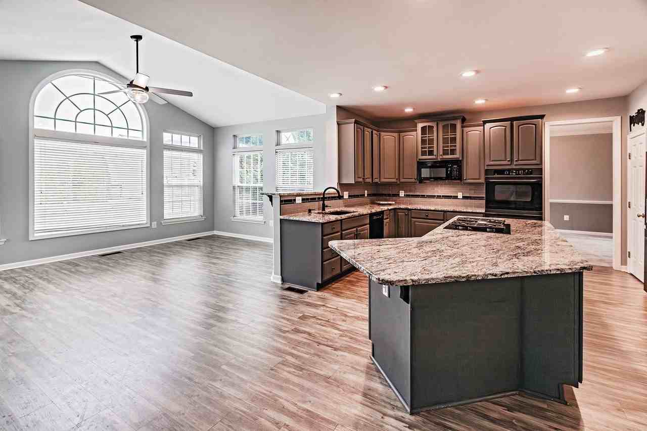917 Benalli Dr - Photo 4 of 28