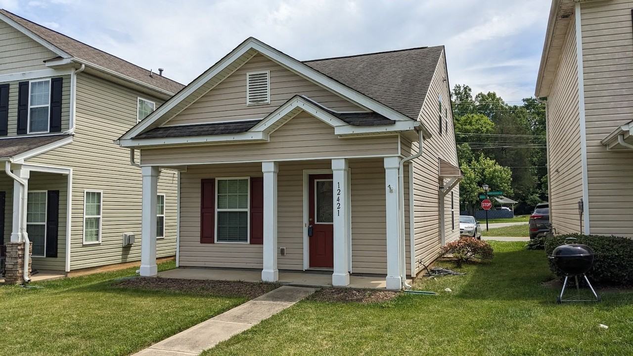 12421 Stumptown Rd - Photo 3 of 17