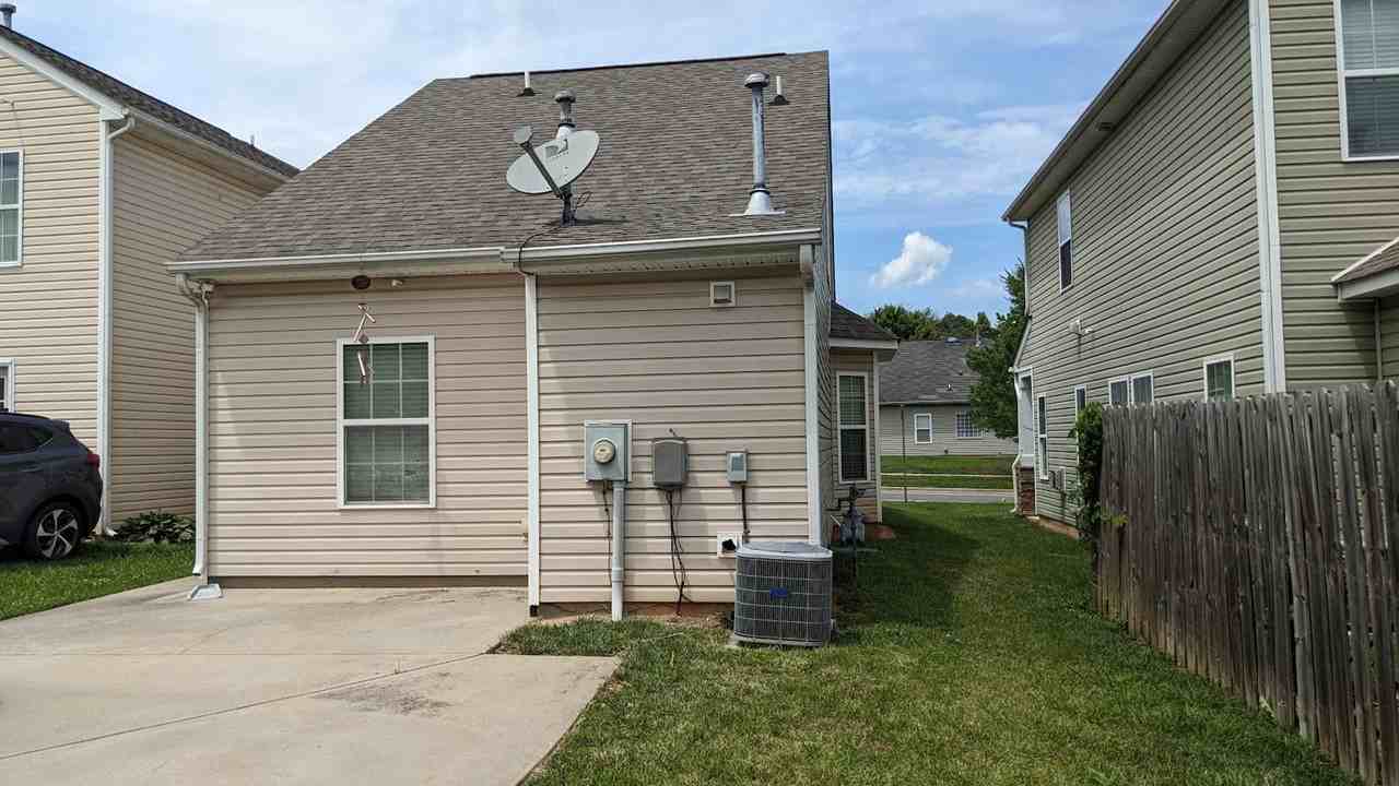 12421 Stumptown Rd - Photo 4 of 17