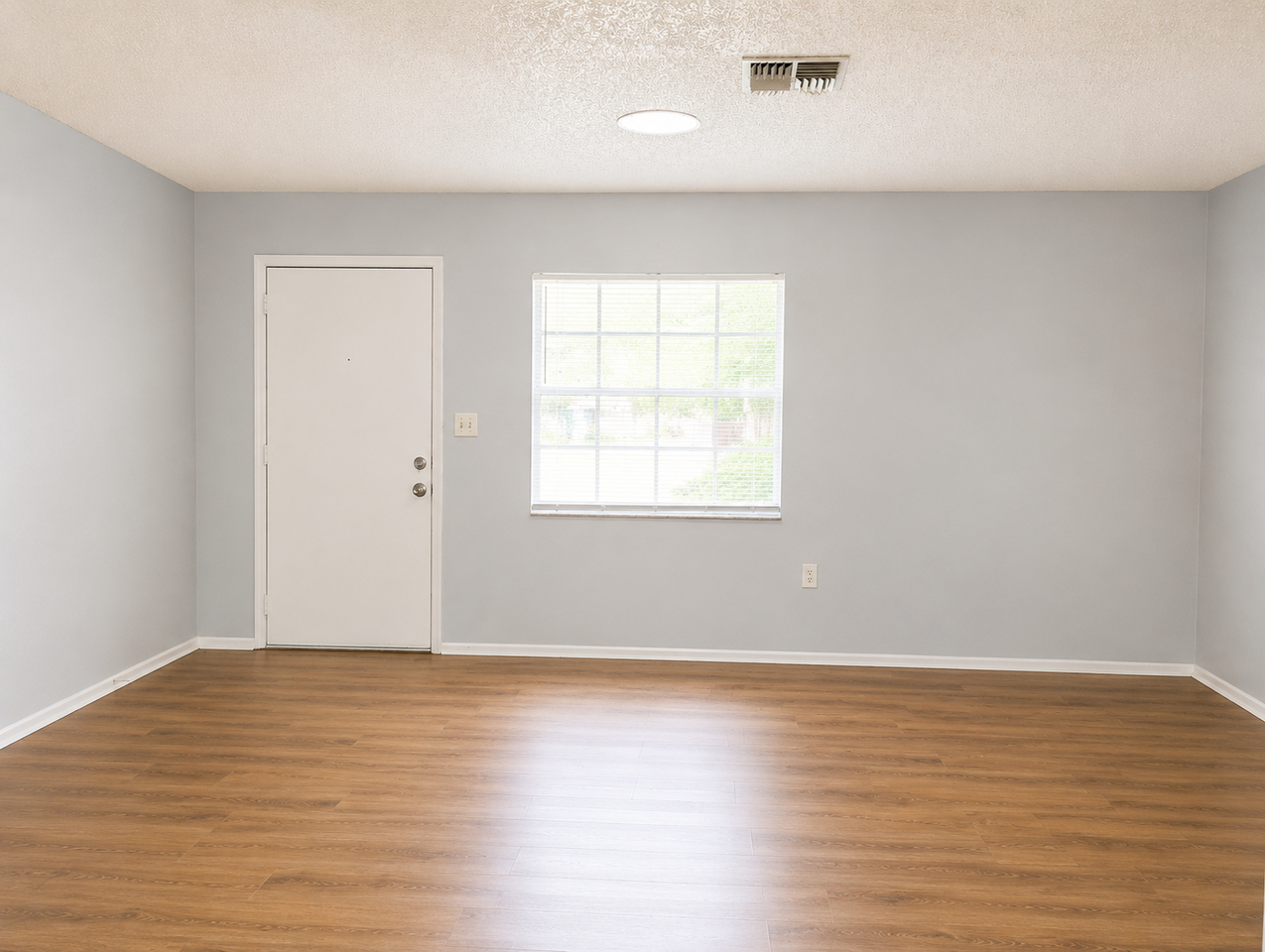 1273 Sylvia Ave - Photo 5 of 11