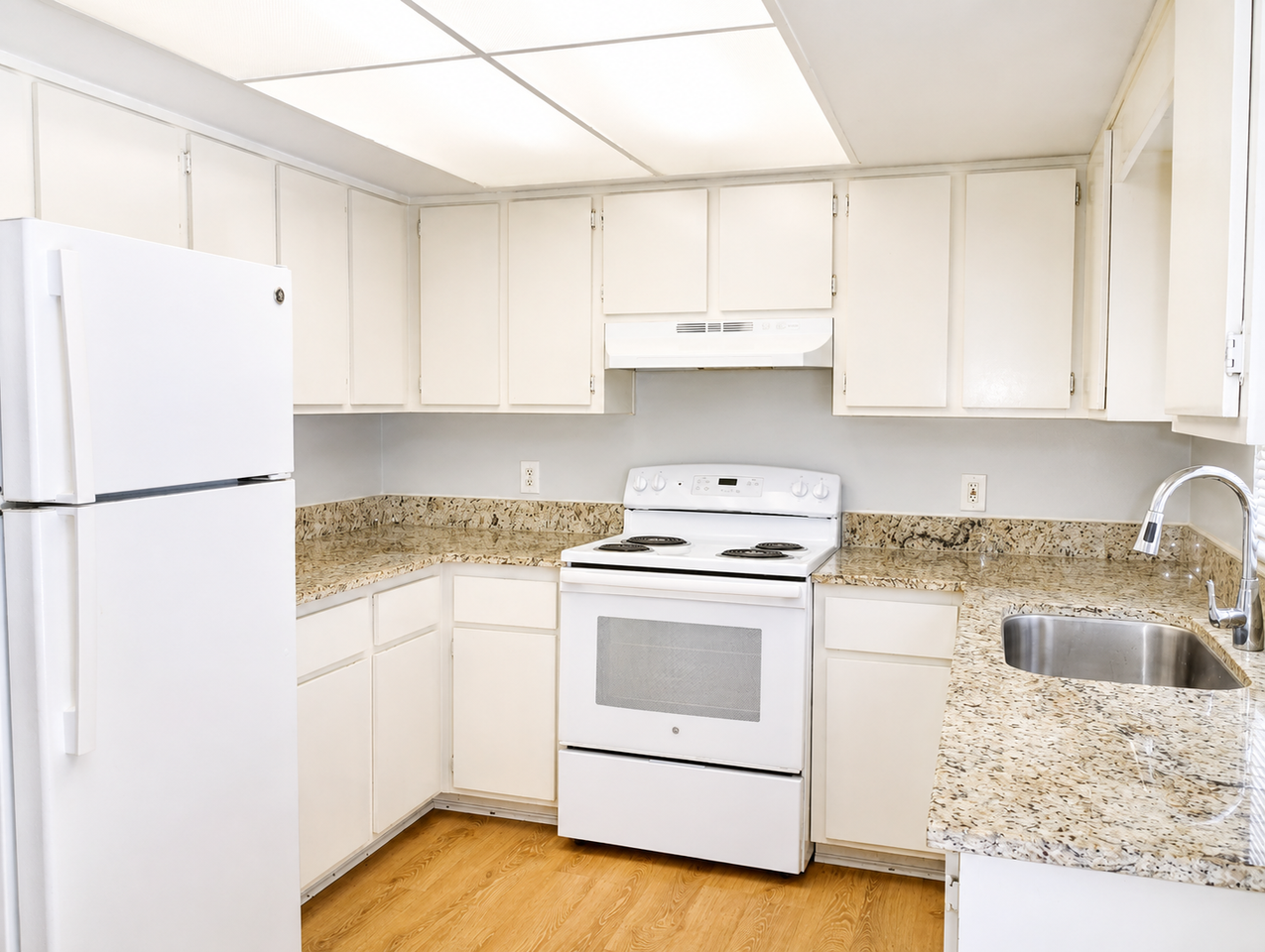 1273 Sylvia Ave - Photo 6 of 11