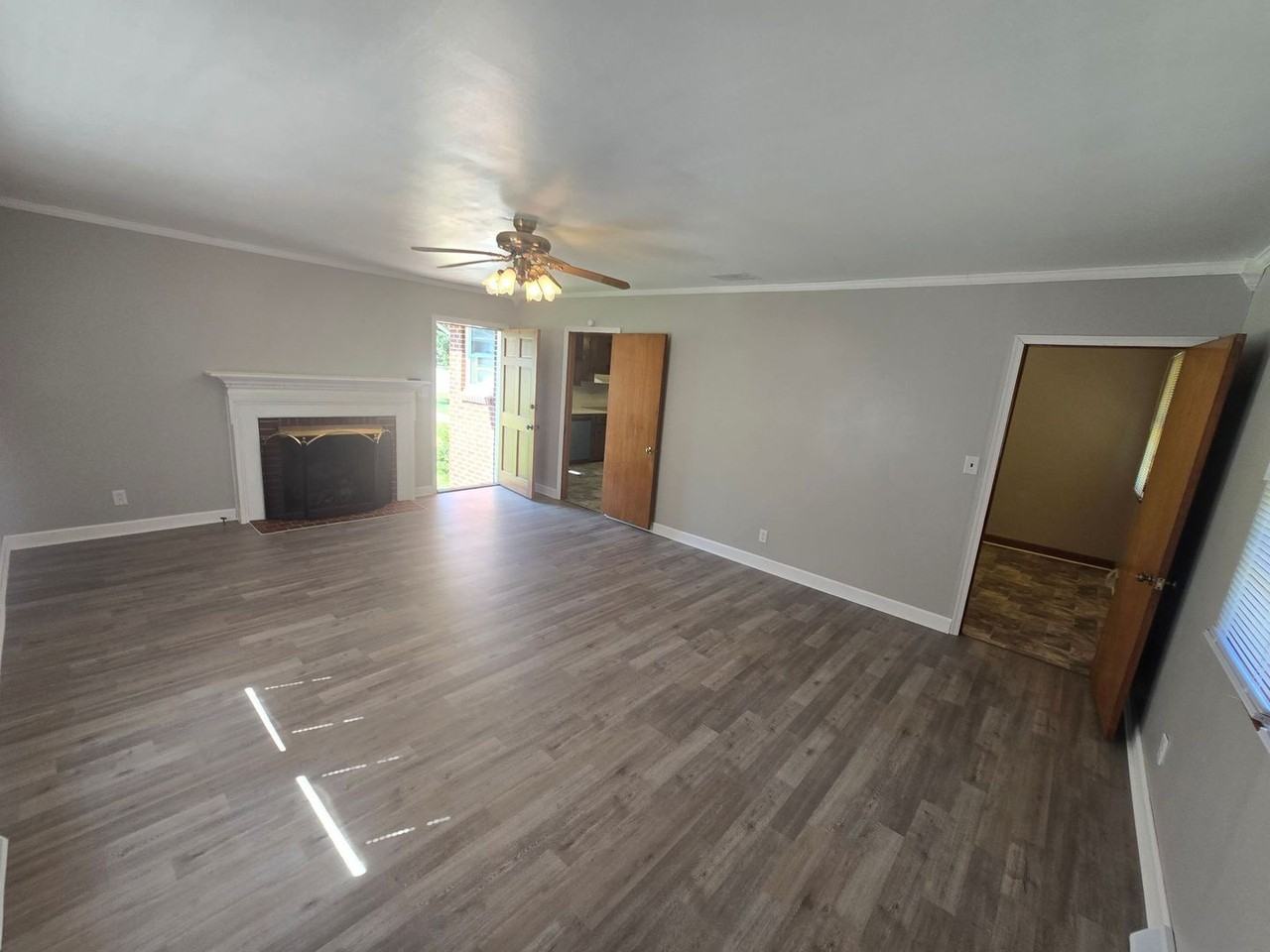 1210 Oakwood Dr - Photo 6 of 9