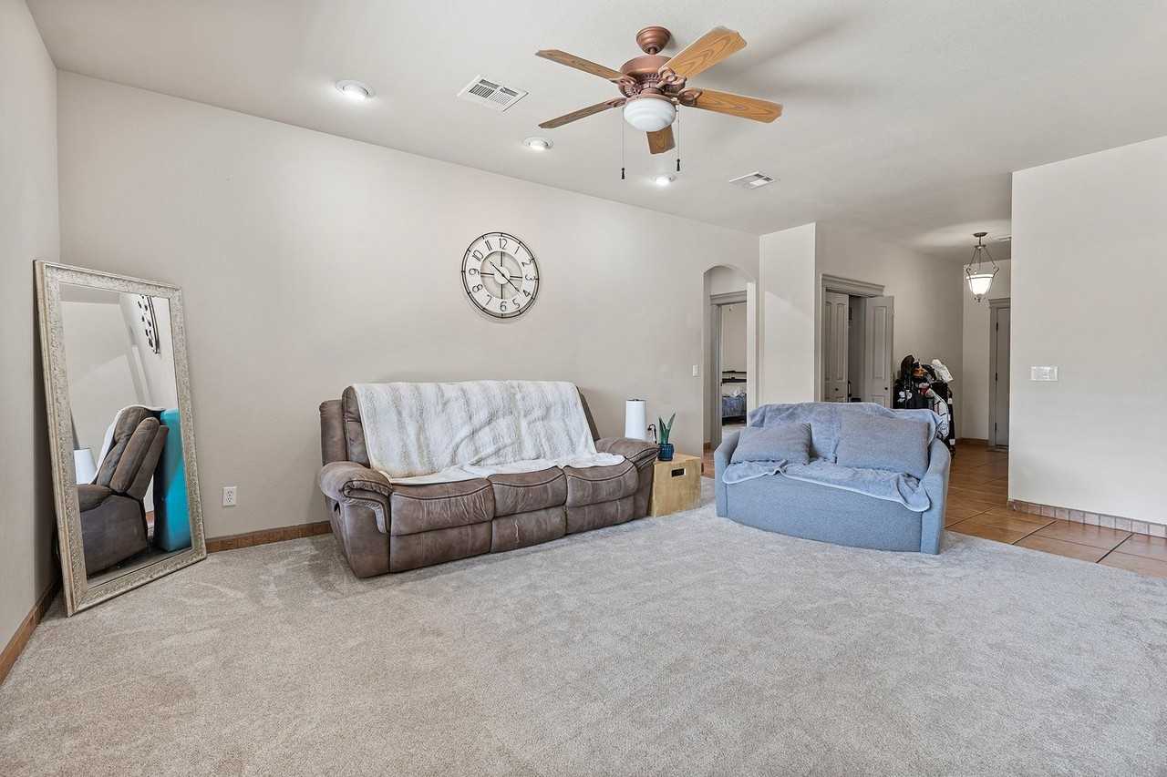 3800 Wood Loop - Photo 4 of 33