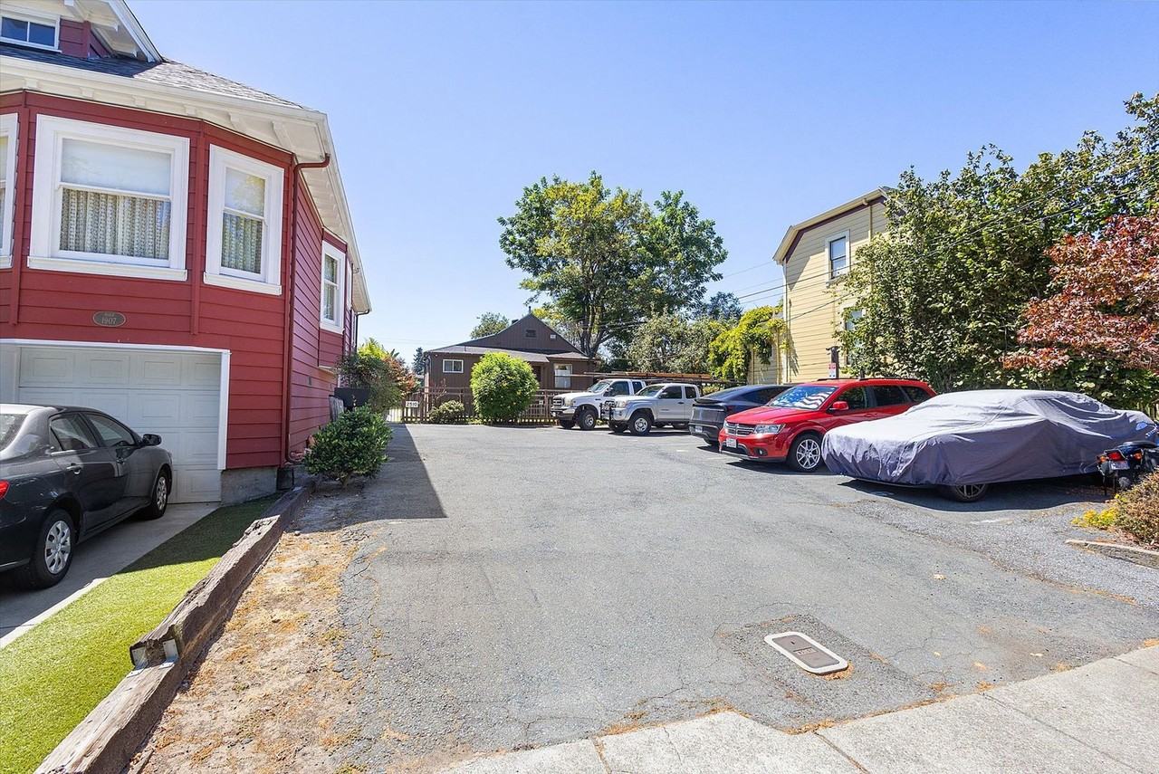 2510 Eagle Ave #C - Photo 2 of 16