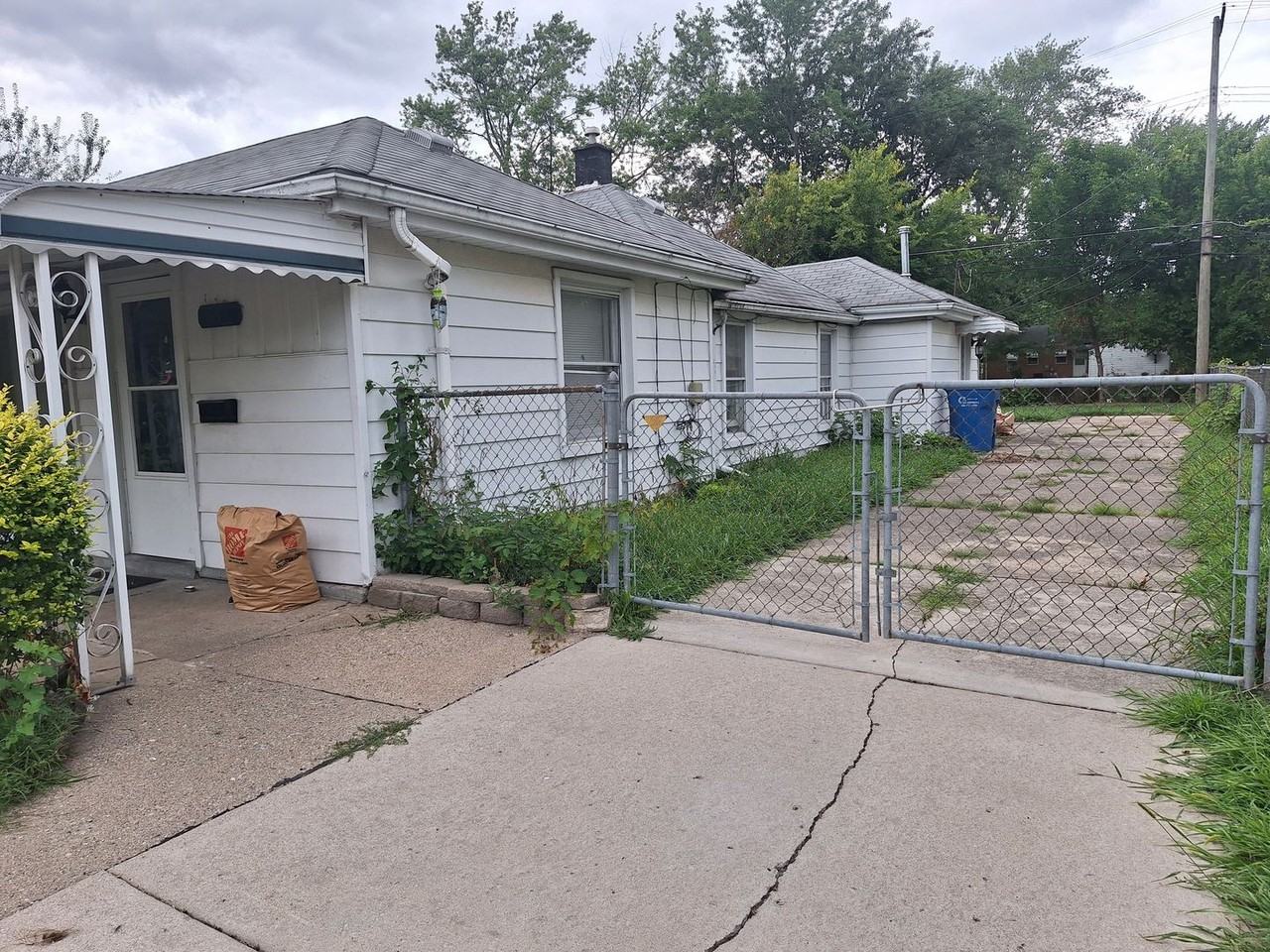 13809 Julius Ave - Photo 3 of 27