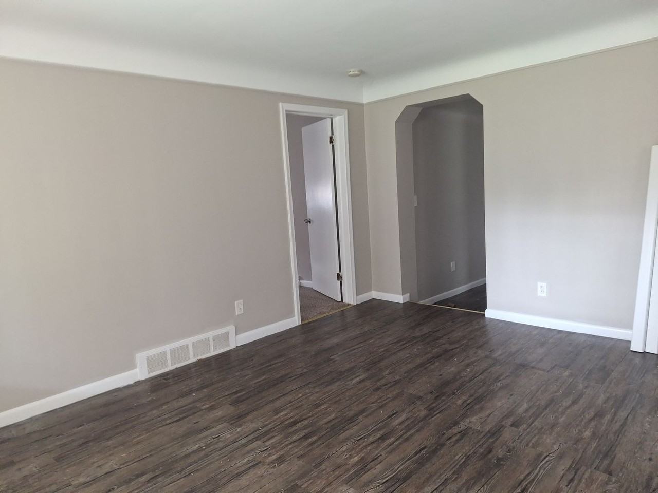 13809 Julius Ave - Photo 4 of 27