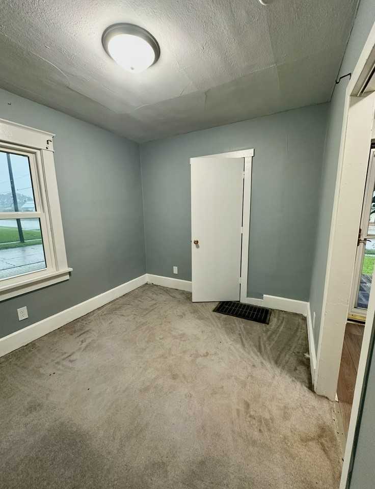 221 W Memorial Dr #1 - Photo 3 of 15