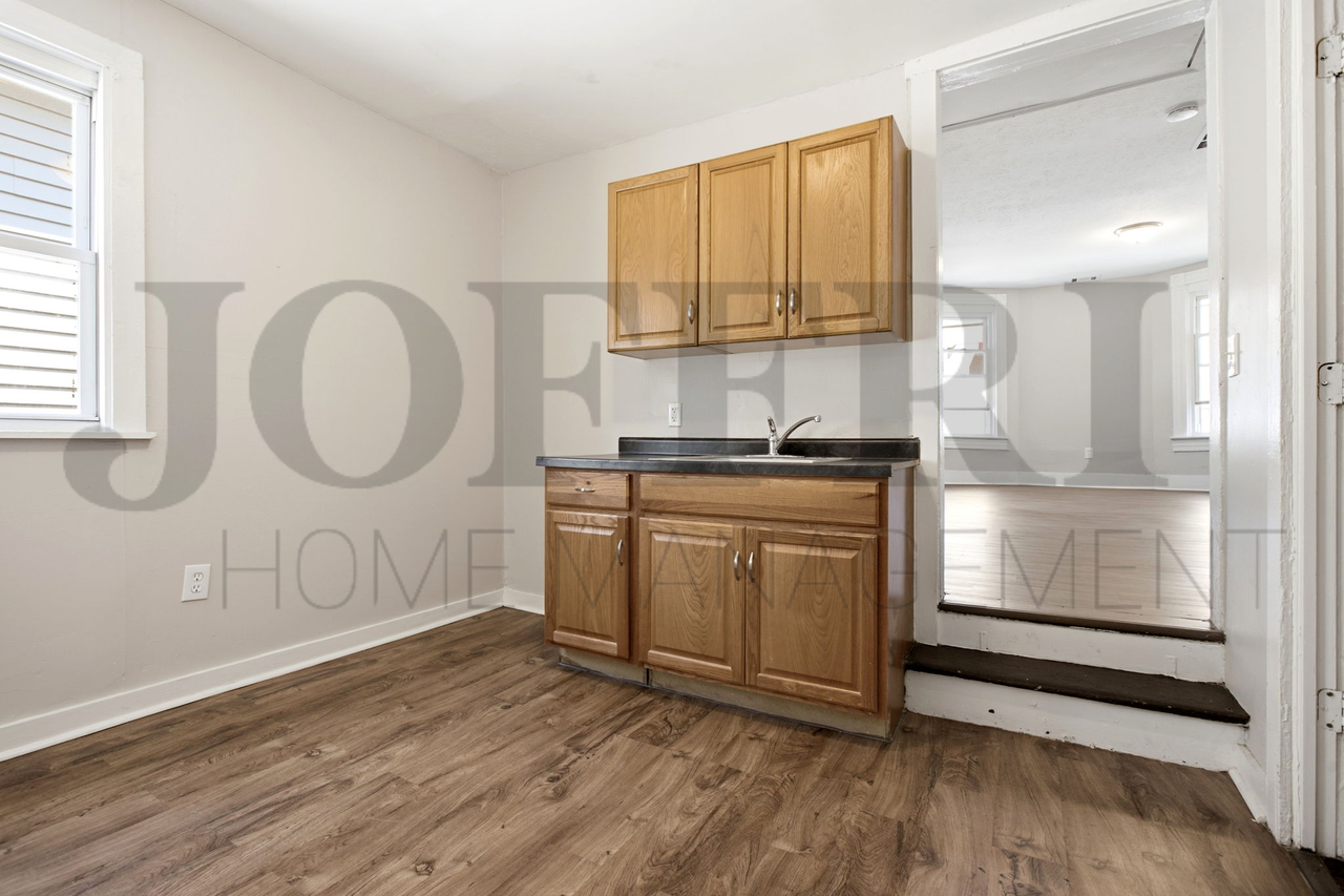 2182 W 29th St Frnt Up - Photo 2 of 11