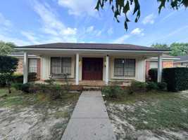 featured image of 1017 Westbury Dr #1
