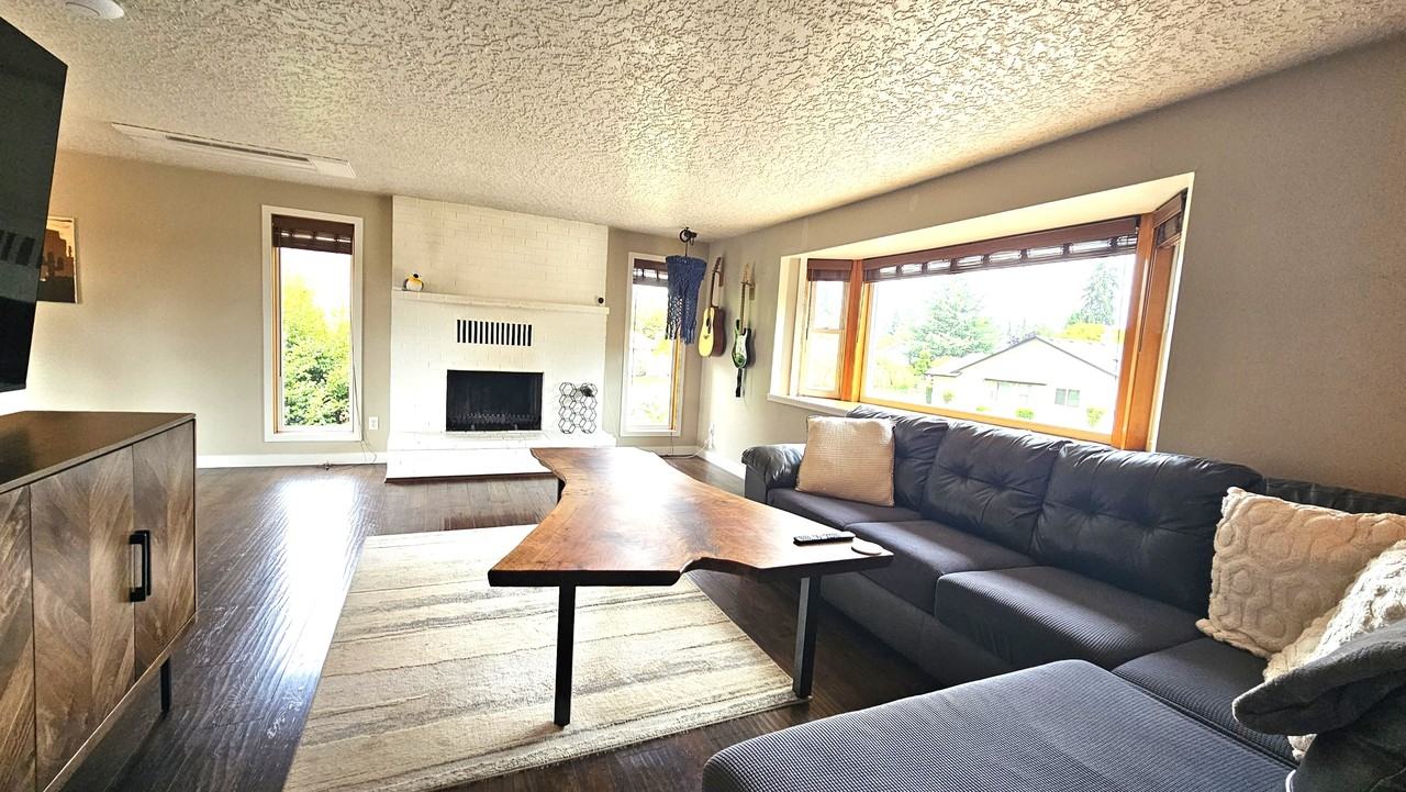 2521 Ne 47th St #1 - Photo 4 of 17