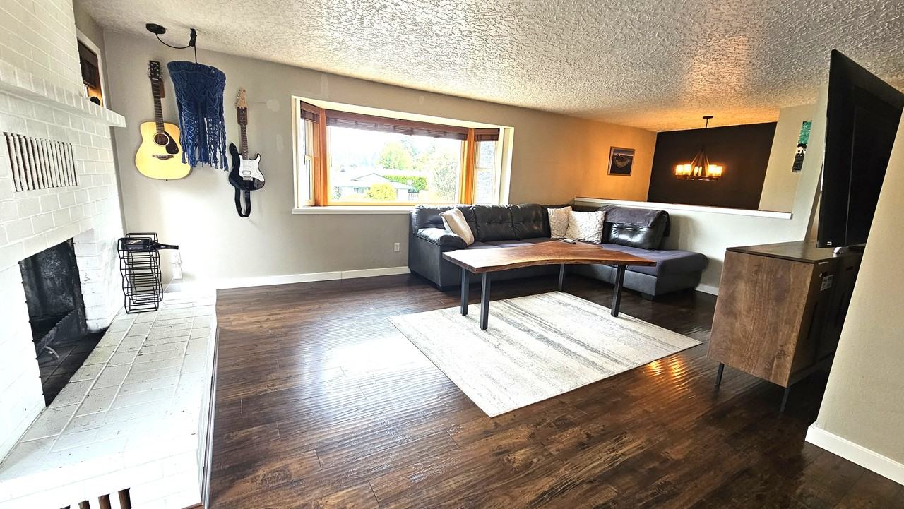 2521 Ne 47th St #1 - Photo 5 of 17