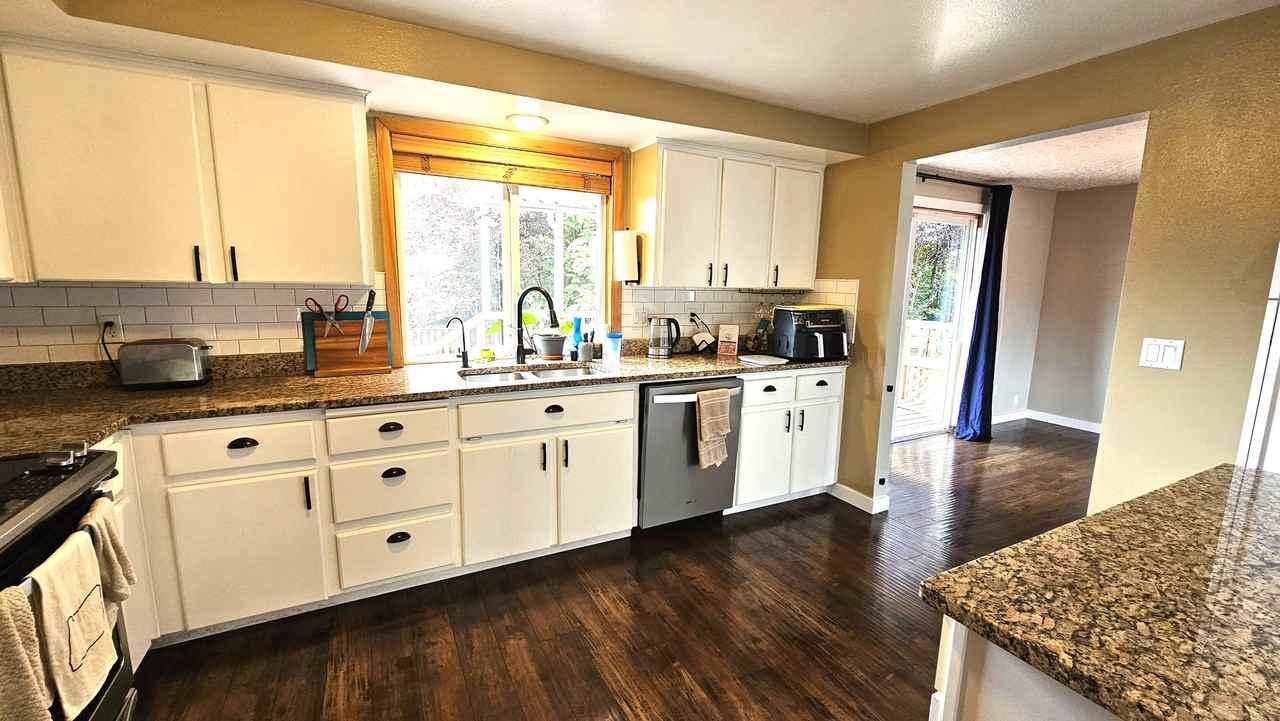 2521 Ne 47th St #1 - Photo 7 of 17