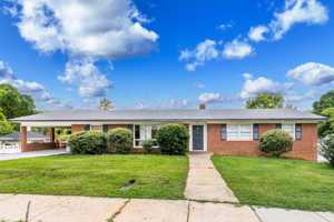 featured image of 34 Willow St #1