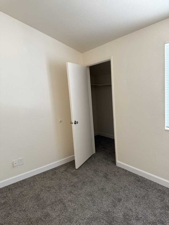 619 24th Street Southeast #J - Photo 6 of 15