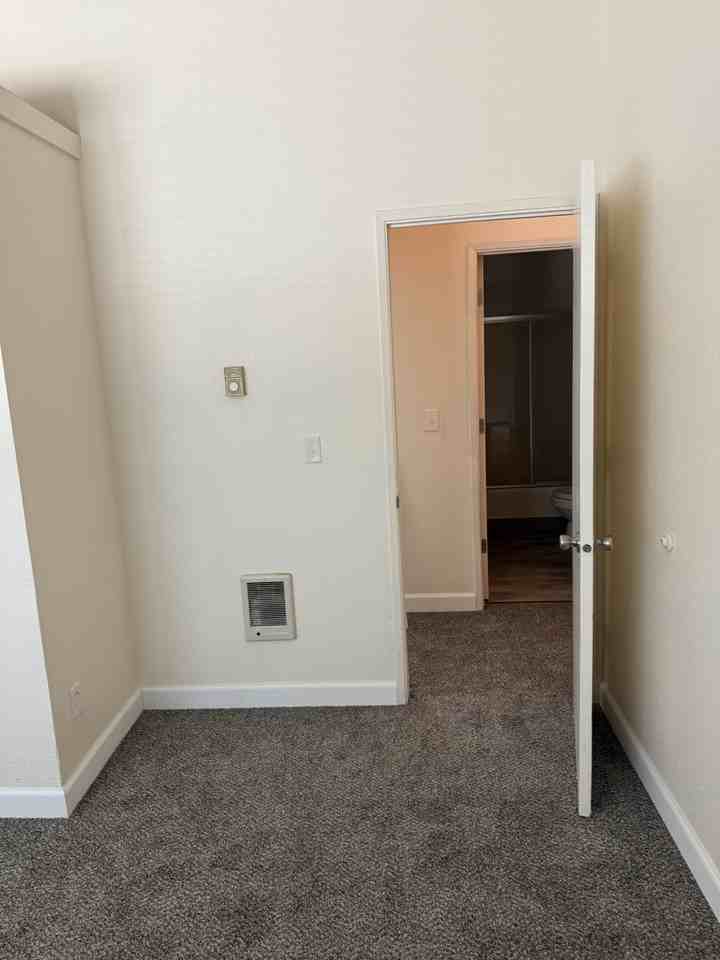 619 24th Street Southeast #J - Photo 5 of 15