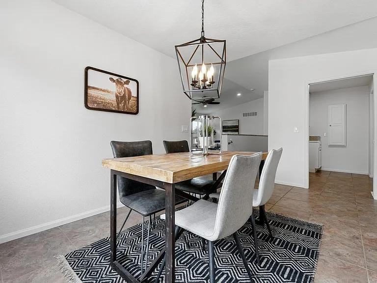 2525 50th Ave - Photo 7 of 11