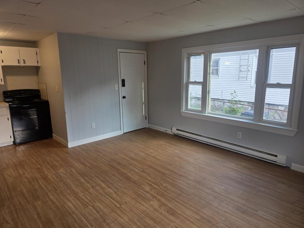 224 Tripp St - Photo 7 of 12