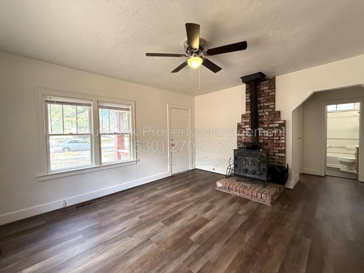 1240 Chestnut St #A - Photo 3 of 10