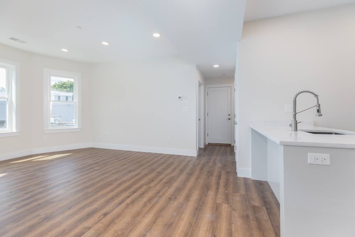 843 Columbus Ave #2 - Photo 2 of 7