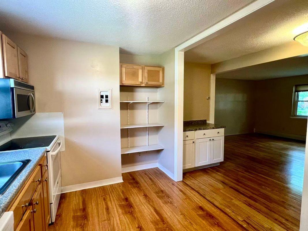 484 Oak Ave - Photo 5 of 15