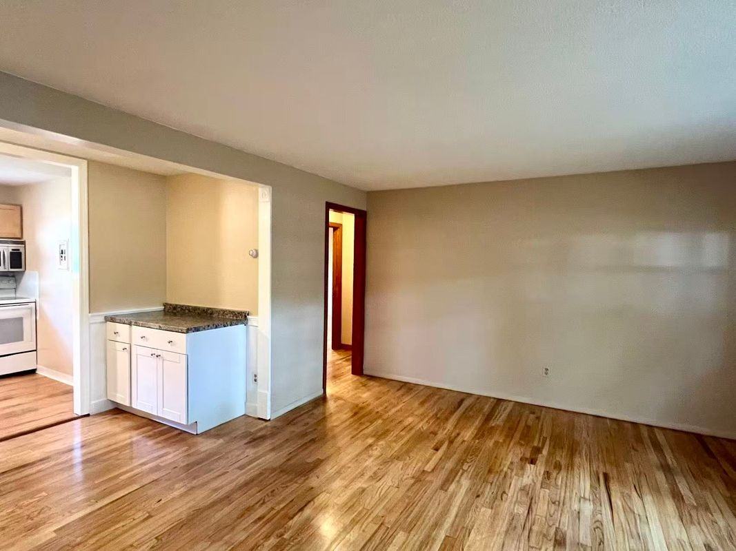 484 Oak Ave - Photo 6 of 15