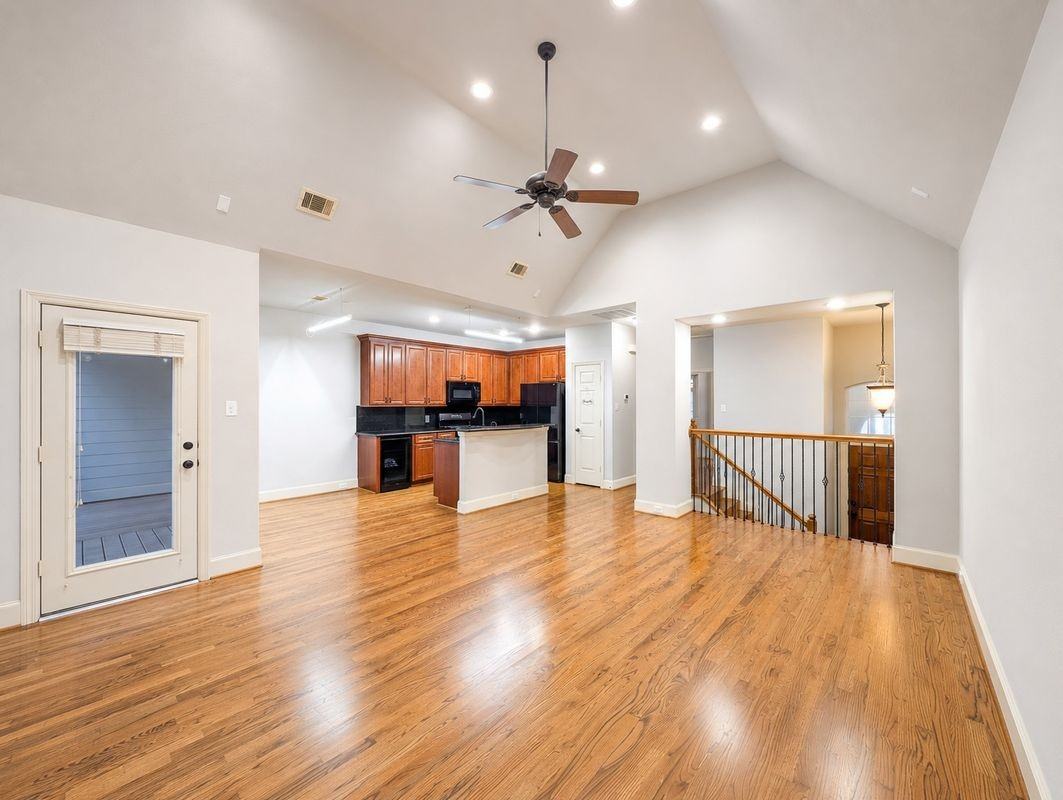 319 Grove St - Photo 7 of 27