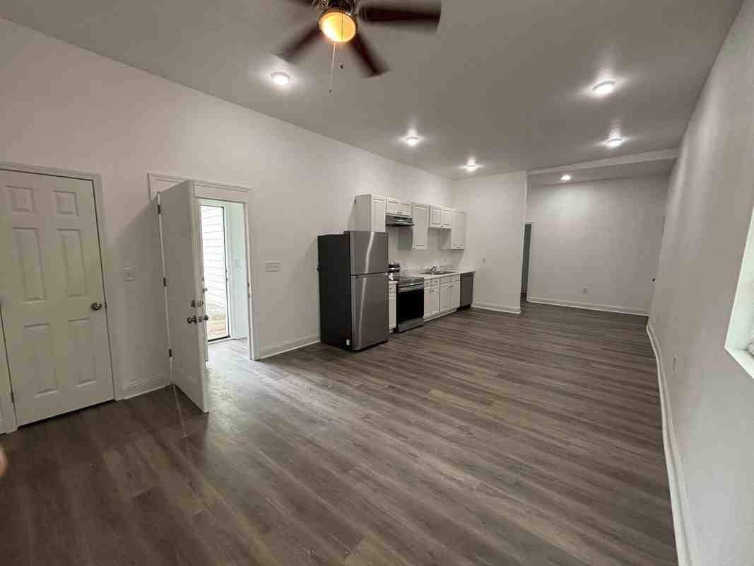 4032 N Miro St - Photo 4 of 11