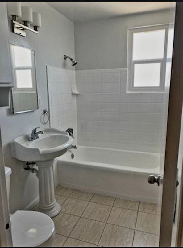 1332 S Mansfield Ave - Photo 3 of 3