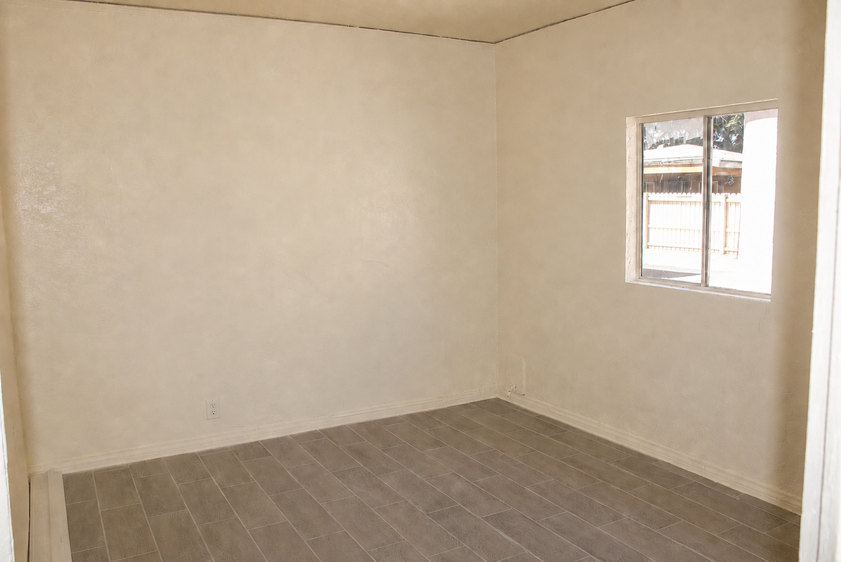 1448 W 106th St - Photo 2 of 5