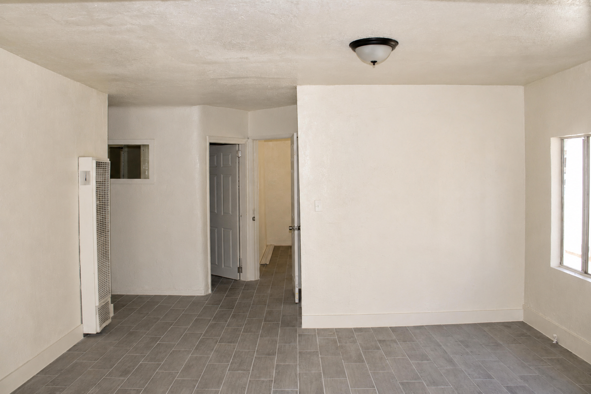 1448 W 106th St - Photo 3 of 5
