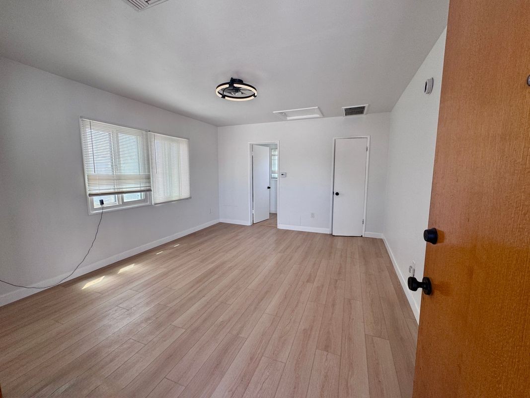 2504 W 85th St - Photo 2 of 9