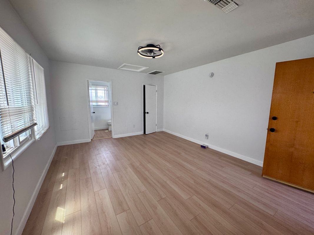 2504 W 85th St - Photo 3 of 9