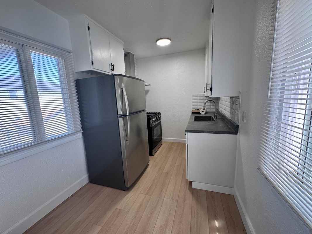 2504 W 85th St - Photo 6 of 9