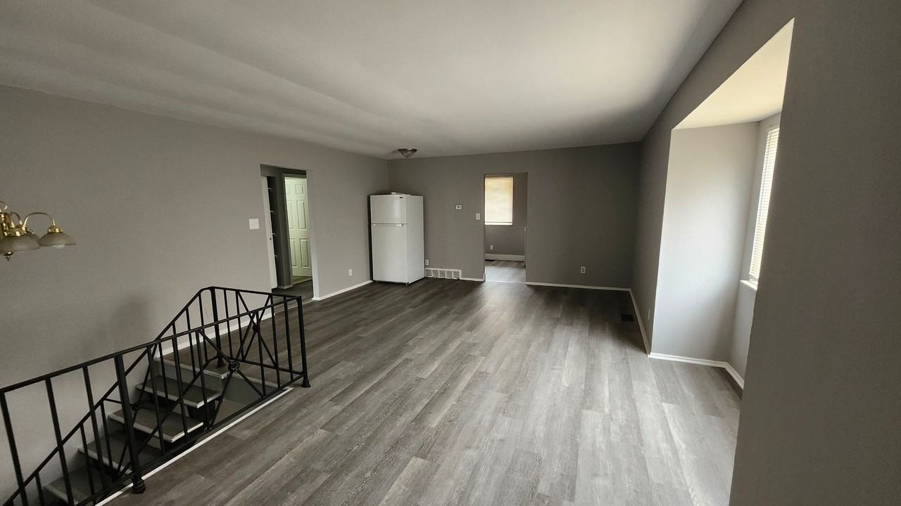 7844 Glen Orchard Drive - Photo 4 of 23