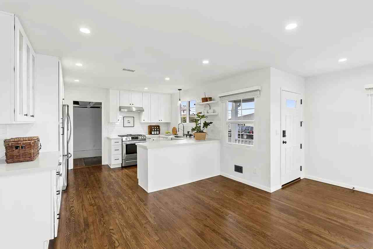 4325 Long Branch Ave - Photo 5 of 20