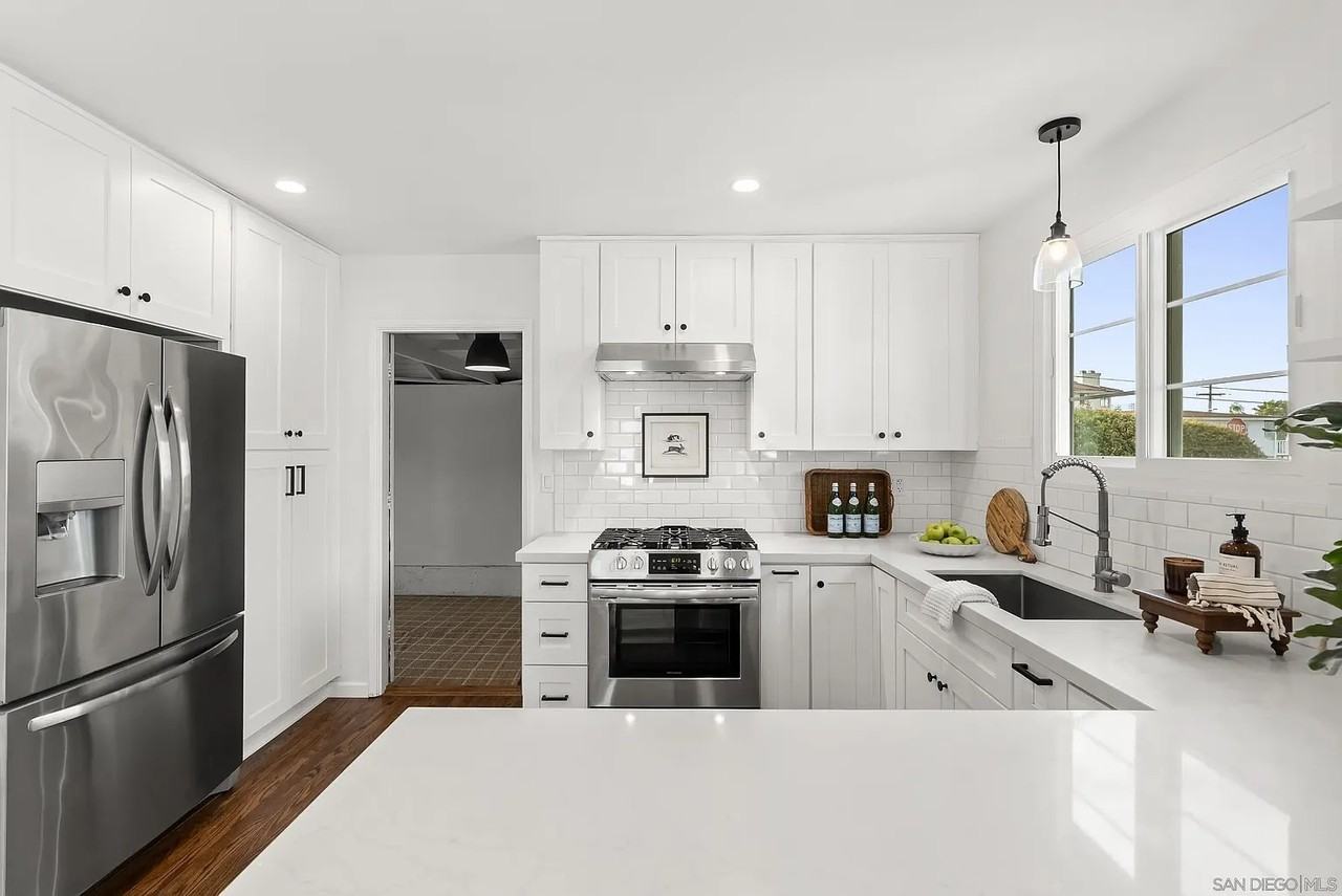 4325 Long Branch Ave - Photo 7 of 20