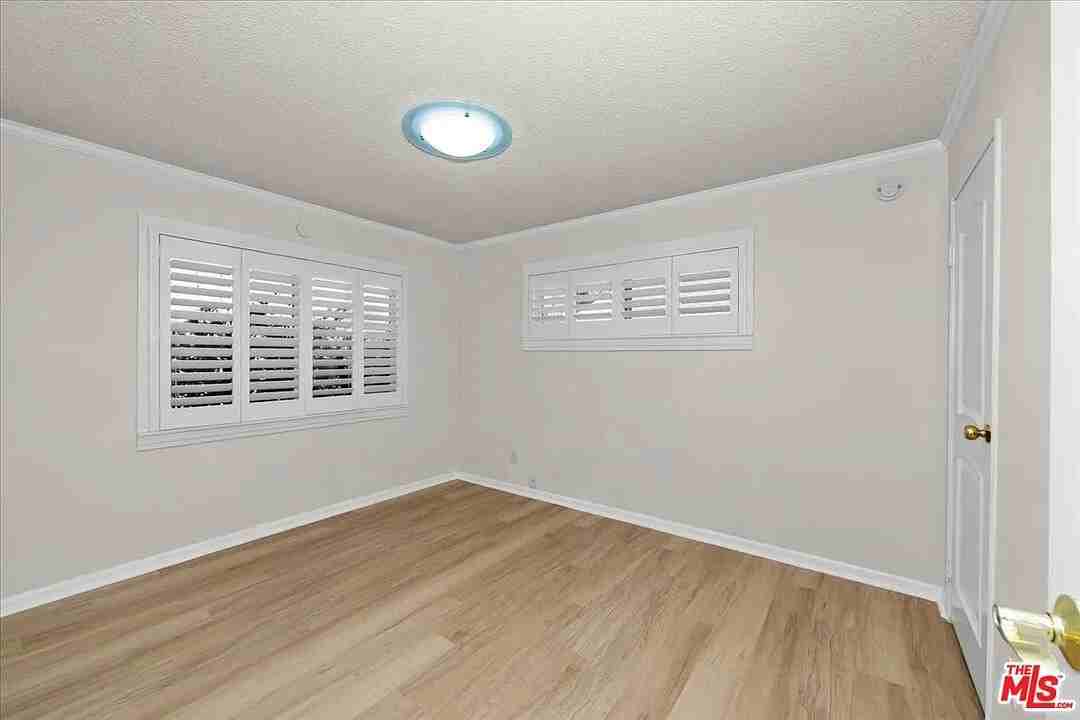 23032 Mobile St - Photo 7 of 18