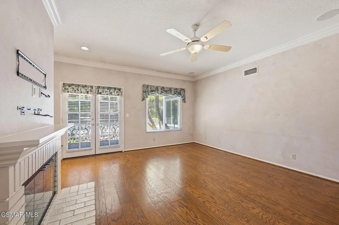 2085 Brookfield Dr - Photo 6 of 20