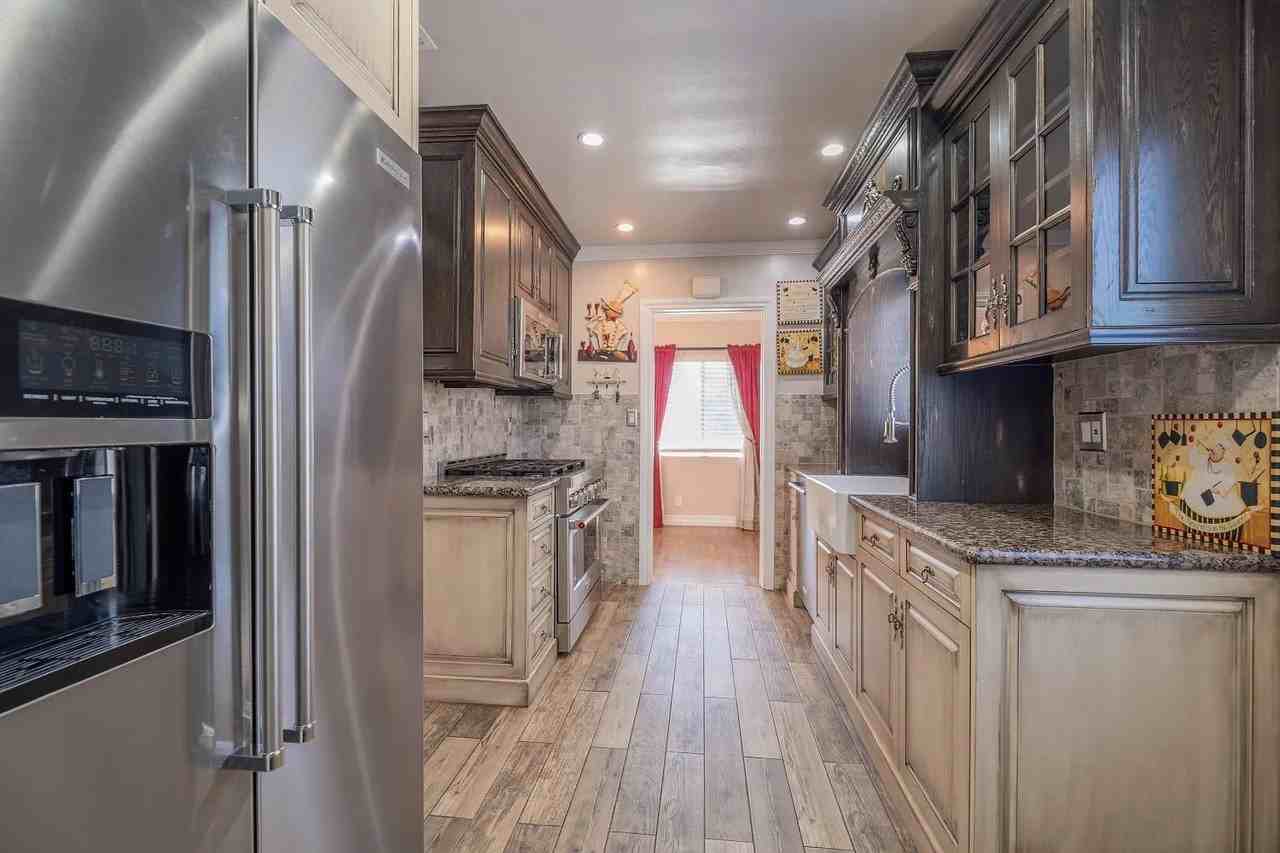 8538 Remick Ave - Photo 4 of 16