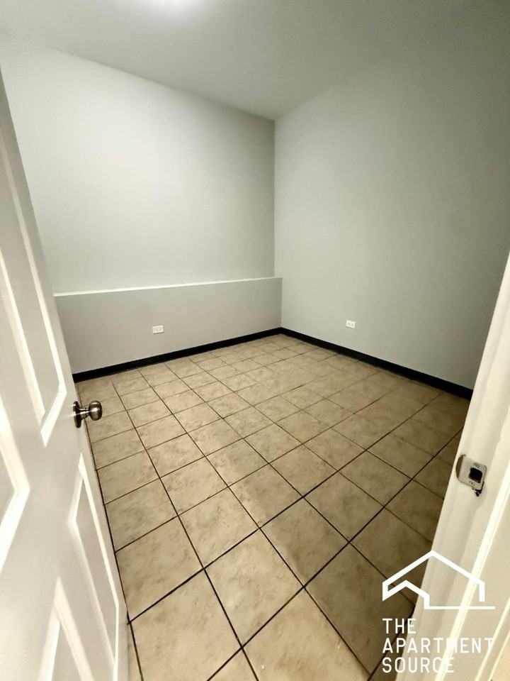 6917 S Paxton Ave #G - Photo 4 of 13
