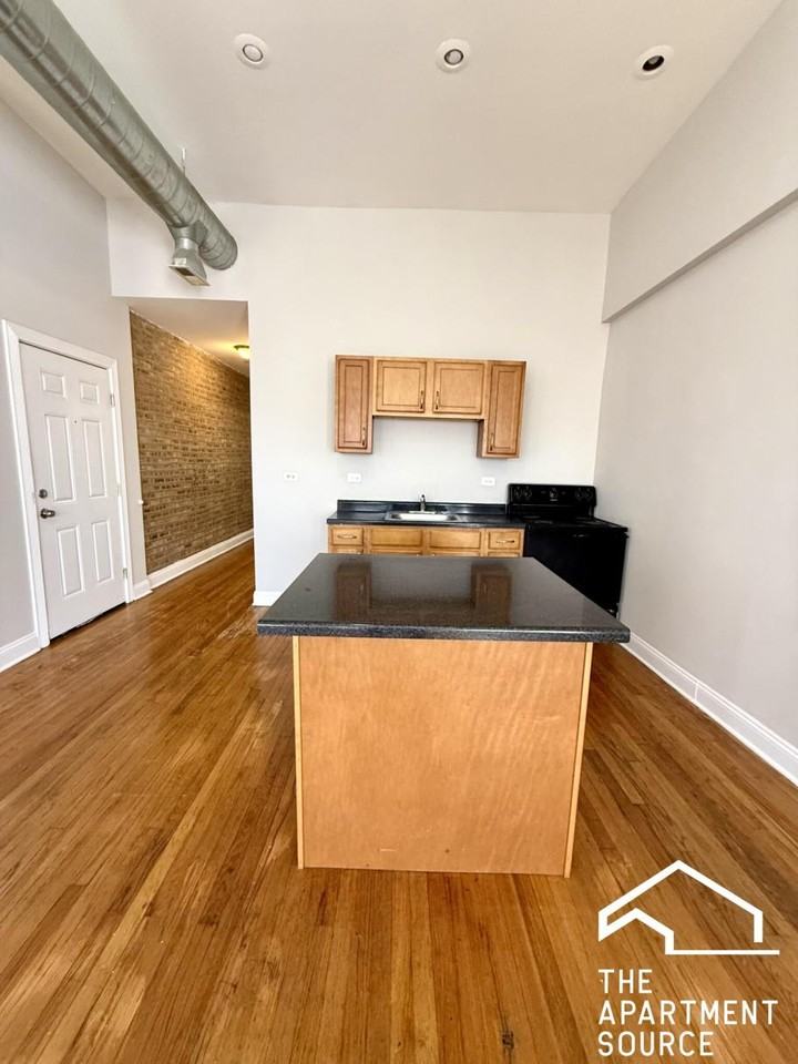 6911 S Paxton Ave #2 - Photo 3 of 14