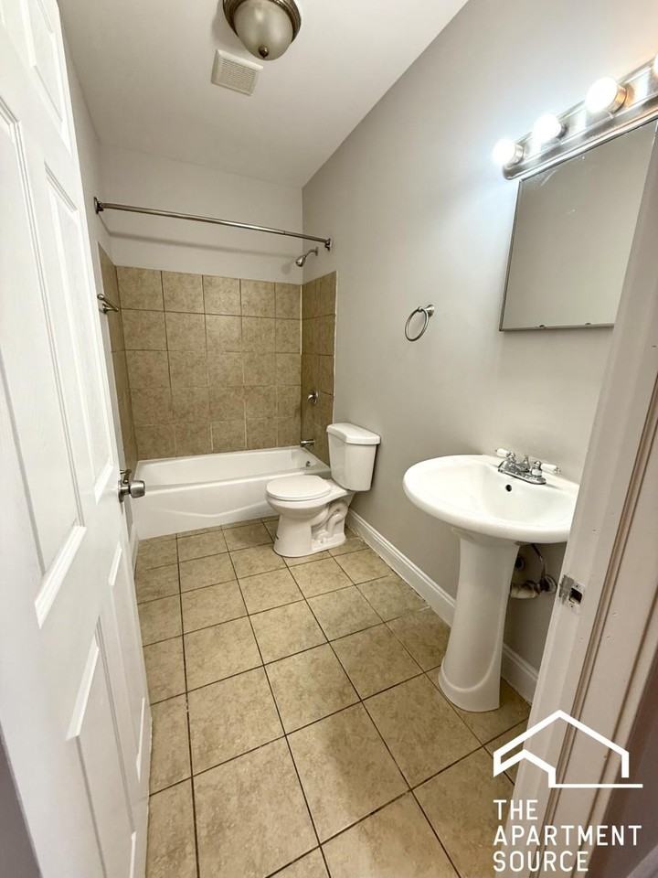 6911 S Paxton Ave #2 - Photo 7 of 14