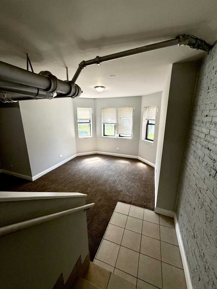 6903 S Paxton Ave #G - Photo 2 of 11