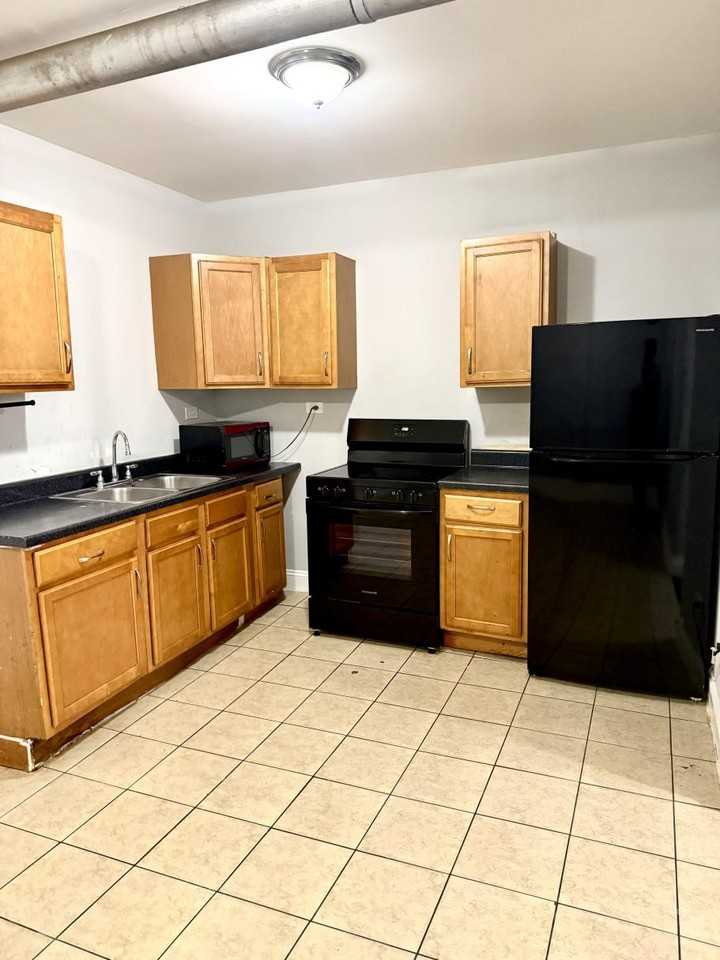 6903 S Paxton Ave #G - Photo 7 of 11
