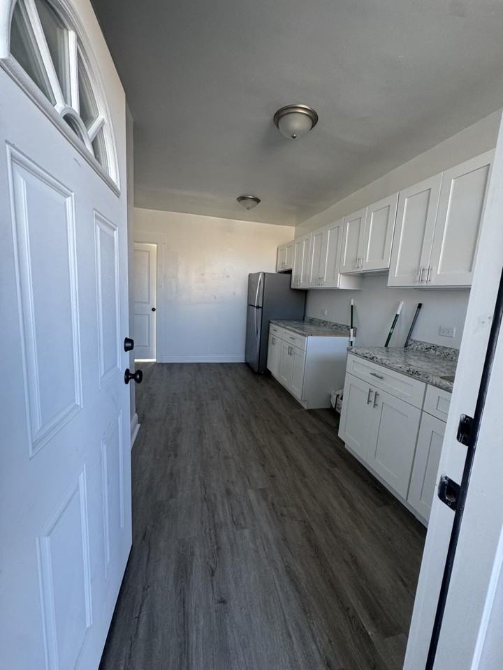 1650 W Morse Ave #3 - Photo 2 of 12