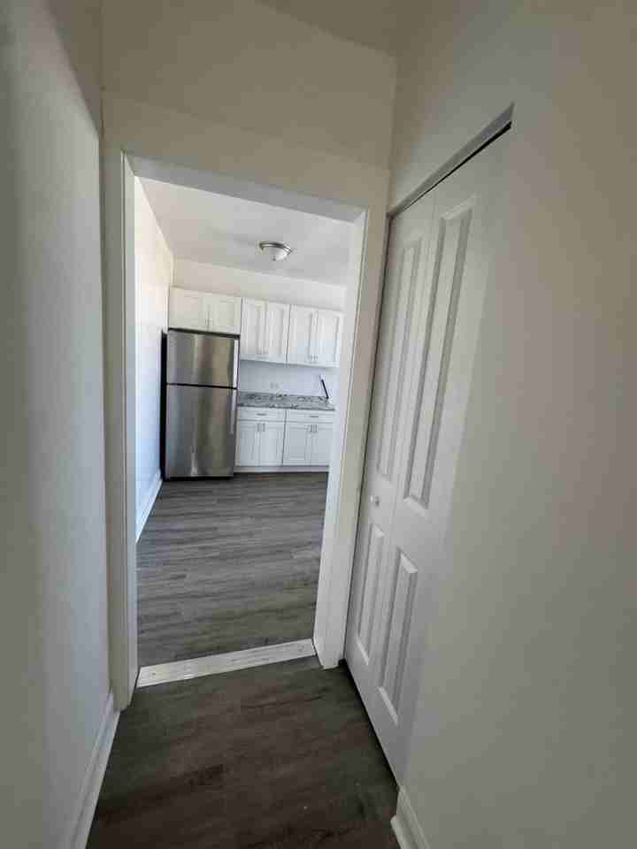 1650 W Morse Ave #3 - Photo 3 of 12