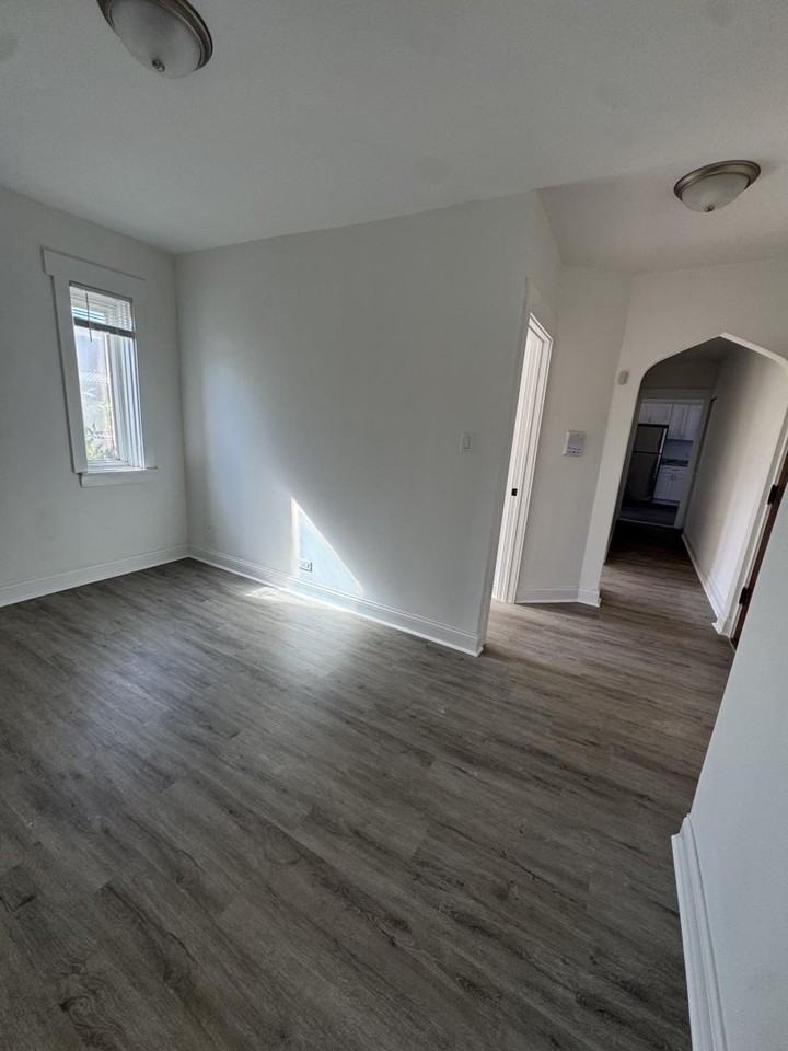 1650 W Morse Ave #3 - Photo 4 of 12