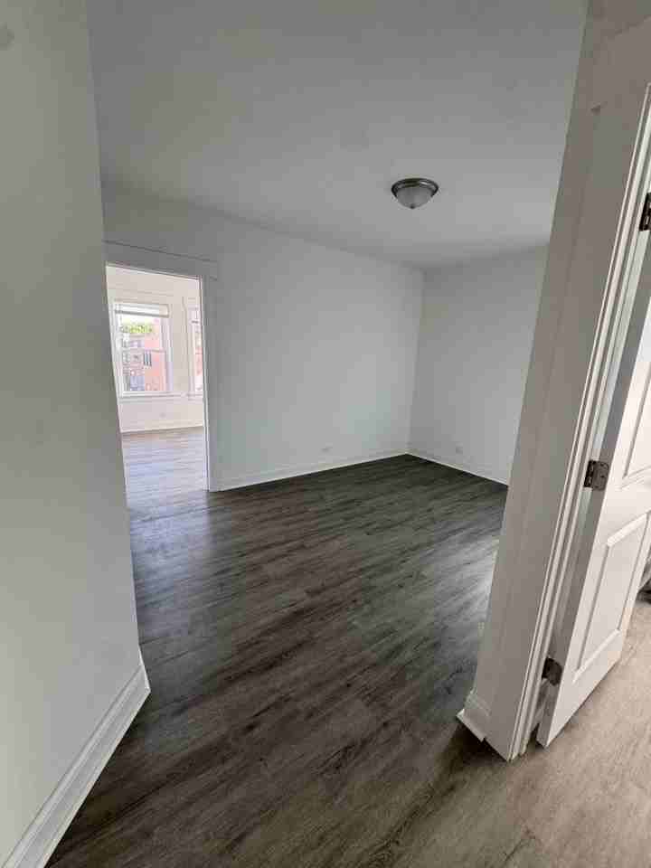 1650 W Morse Ave #3 - Photo 5 of 12