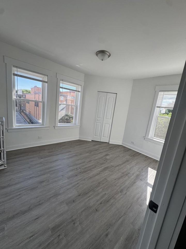 1650 W Morse Ave #3 - Photo 6 of 12