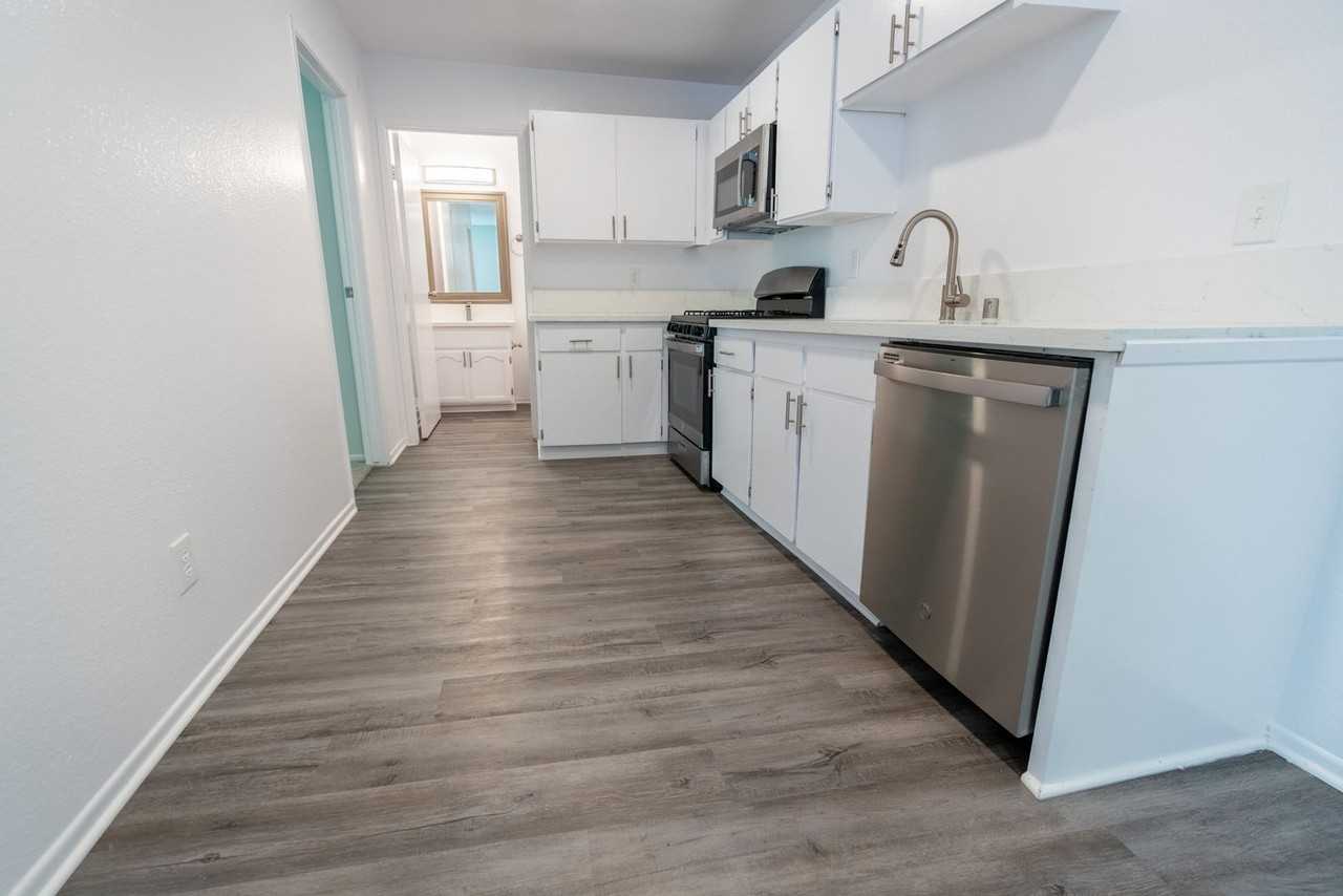 226 South Serrano - Photo 5 of 41